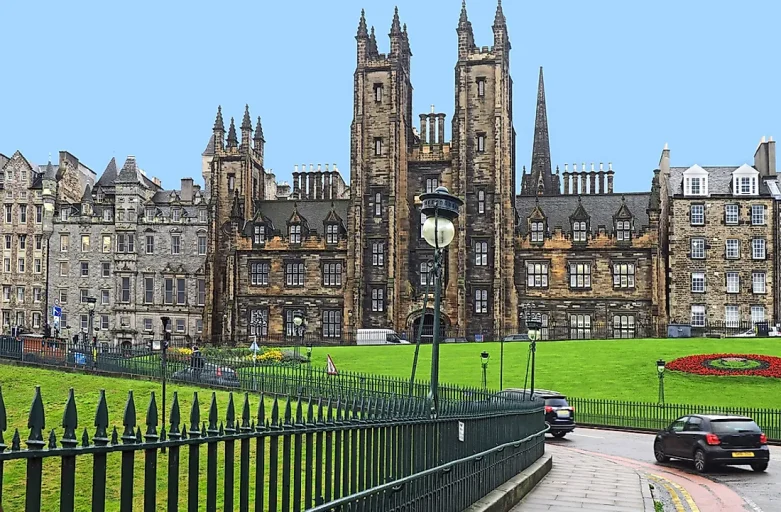 University of Edinburgh: Syarat Masuk dan Beasiswa Populer