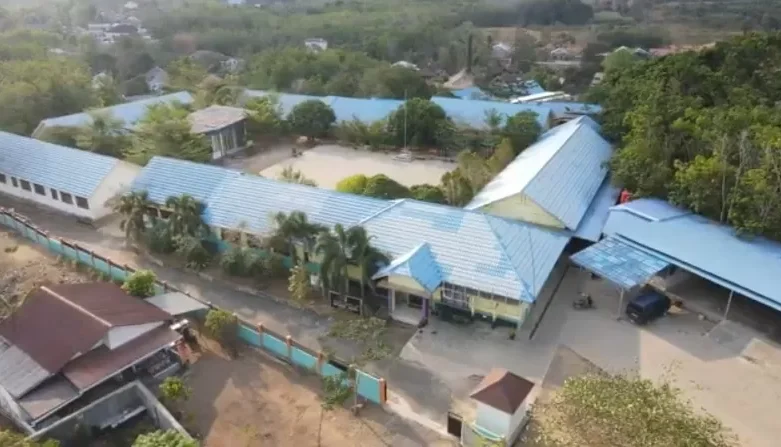 Sekolah di Balik Tambang: Kisah Anak yang Belajar di Tengah Kerasnya Alam